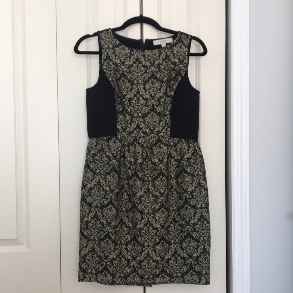 Holiday Parties ? Slimming dress with Gold Threads . Beautiful pattern 💃